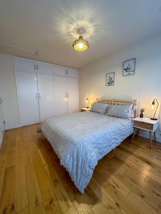 Bright & Spacious Split Level Flat In Kennington London Exterior foto