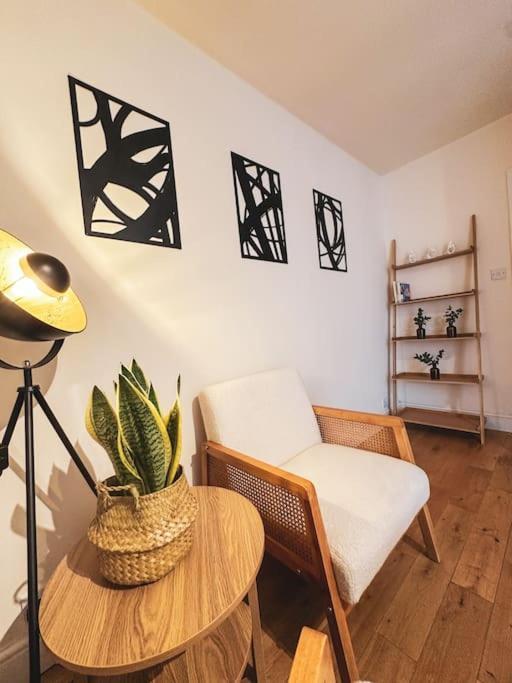 Bright & Spacious Split Level Flat In Kennington London Exterior foto