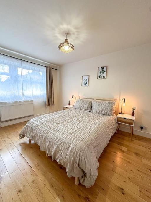 Bright & Spacious Split Level Flat In Kennington London Exterior foto