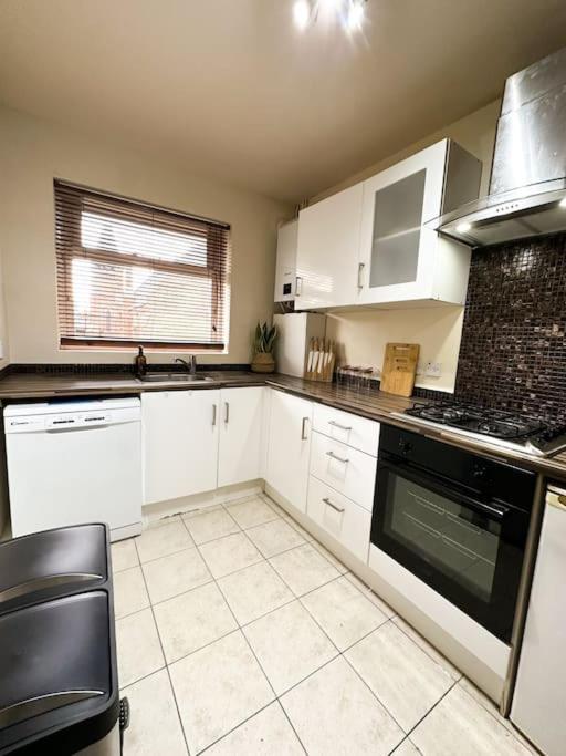 Bright & Spacious Split Level Flat In Kennington London Exterior foto